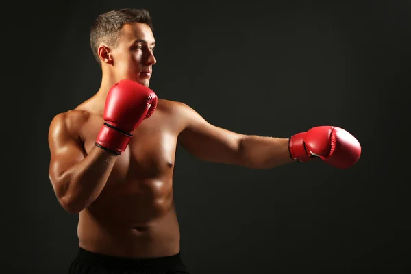 Ung muskulöst sportsman — Stockfoto