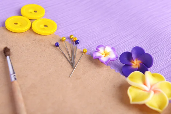 Scrapbooking rzemiosło materiałów na jasnym tle — Zdjęcie stockowe