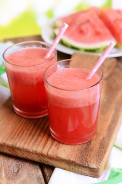 Tablo yakın çekim üzerinde sulu karpuz