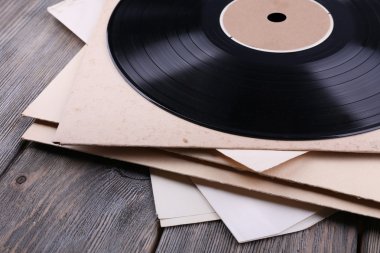Vinil kayıtları ve kağıt kapakları