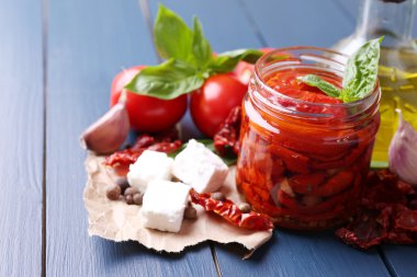 Güneş kurutulmuş domates