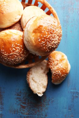 Susam ile lezzetli çörekler