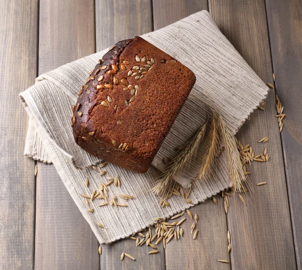 Fresh bread on wooden table, close up — Stock Photo, Image