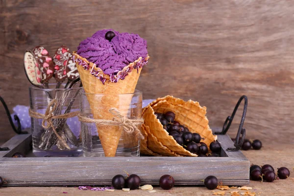 Helado sabroso con bayas — Foto de Stock