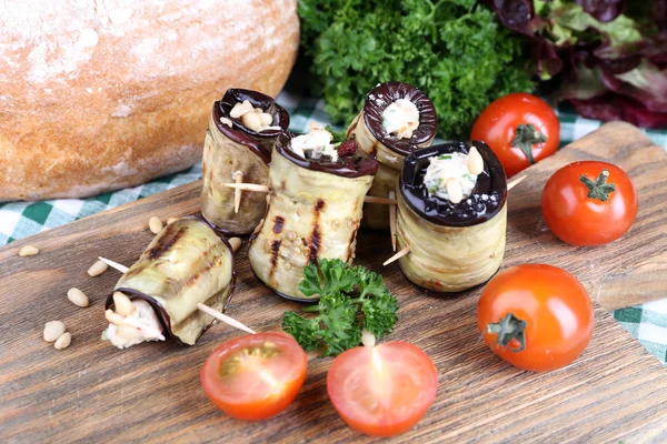 Fried aubergine with cottage cheese, parsley and bread on wooden background — Stock Photo, Image