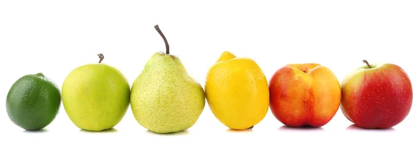 Auswahl an saftigen Früchten isoliert auf weiß — Stockfoto