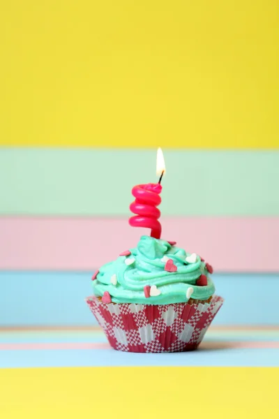 स्वादिष्ट वाढदिवस कपकेक — स्टॉक फोटो, इमेज