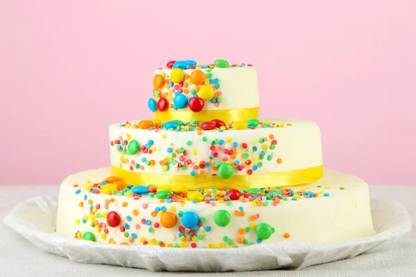 Szép finom születésnapi torta-háttér szín — Stock Fotó