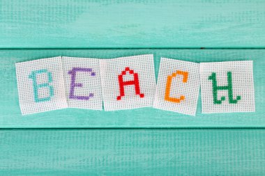 İşlemeli harf kelime yapılmış