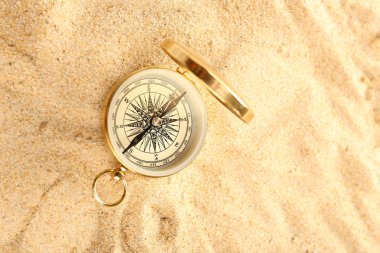 kum yakın çekim pusula