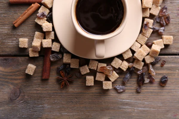 Brauner Zucker, Gewürze und Tasse — Stockfoto