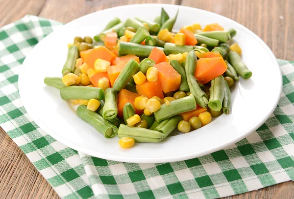 Delicious vegetables salad on plate on table close-up — Stock Photo, Image