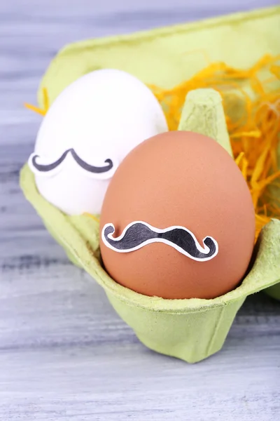 Яйца в лотке для яиц — стоковое фото