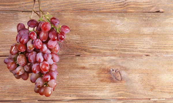 Bunch of grape on wooden background — Stock Photo, Image