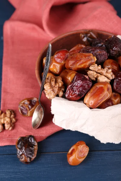 Tasty dates fruits in bowl — Stock Photo, Image