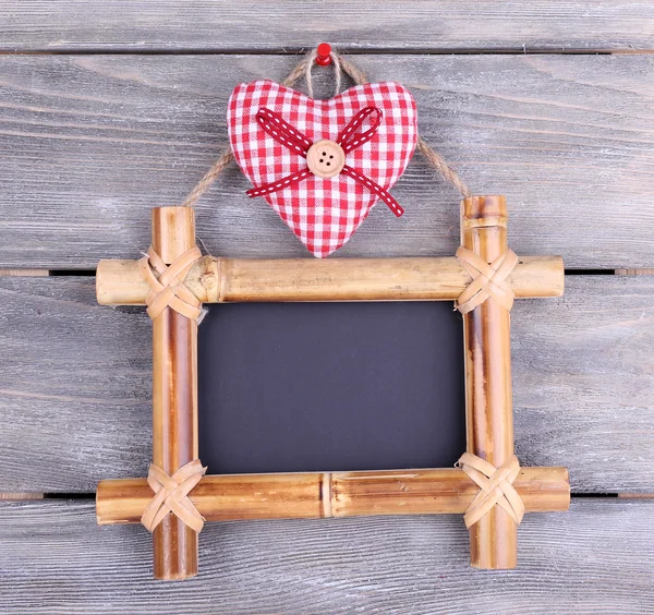 Rechthoekige schoolbord op houten achtergrond — 스톡 사진