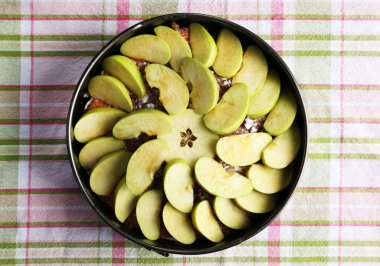 Ev yapımı elmalı turta.