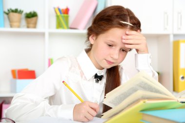 sevimli kız sınıfta