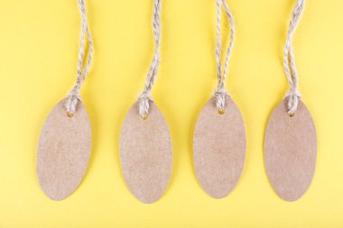 Kahverengi sarı Etiketler