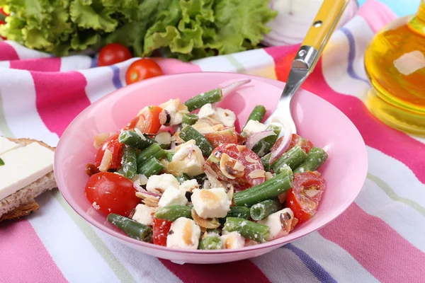 Vers ontbijt bestaat uit fruit salade geserveerd op de tafel — Stockfoto