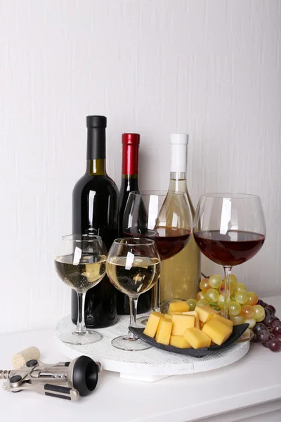 Bottles and glasses of wine — Stock Photo, Image