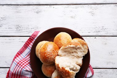 Susam ile lezzetli çörekler