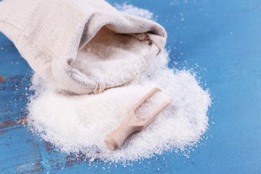 renk ahşap zemin üzerine torba şeker