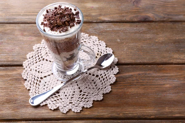 Yoghurt, met chocolade crème — Stockfoto