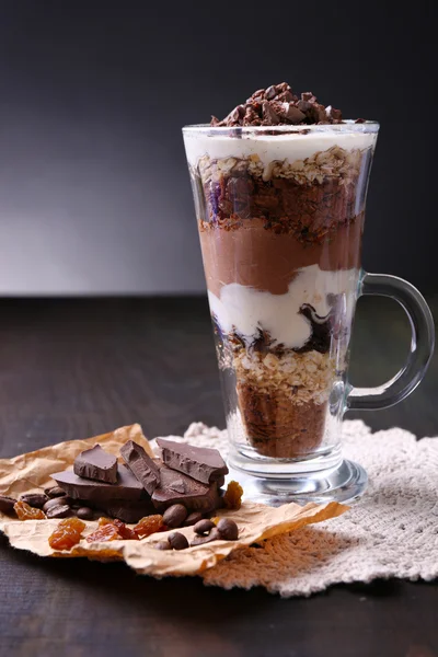 Yoghurt, met chocolade crème — Stockfoto