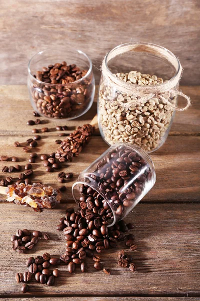 Cuchara con granos de café — Foto de Stock