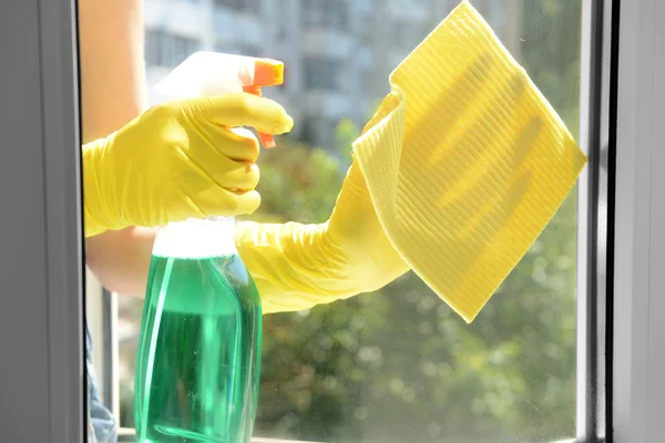 Cleaning windows with special rag and cleaner — Stock Photo, Image