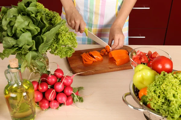 Woman cooking vegetable salad — Stock Photo, Image