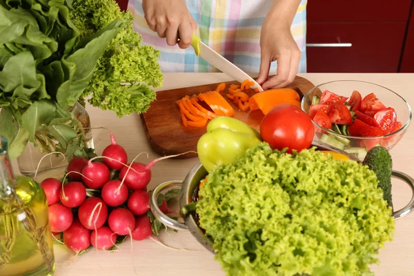 Woman cooking vegetable salad — Stock Photo, Image