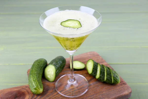 Cucumber cocktail on cutting board — Stock Photo, Image