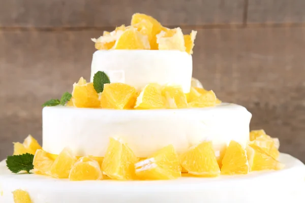 Wedding cake with oranges — Stock Photo, Image