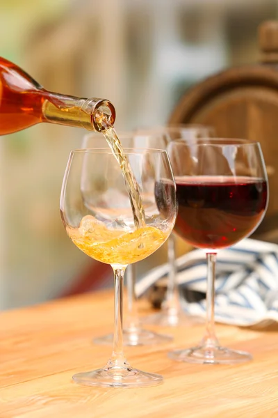 Wine pouring into wine glass, close-up — Stock Photo, Image