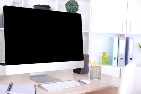 Office werkplek met moderne computer — Stockfoto