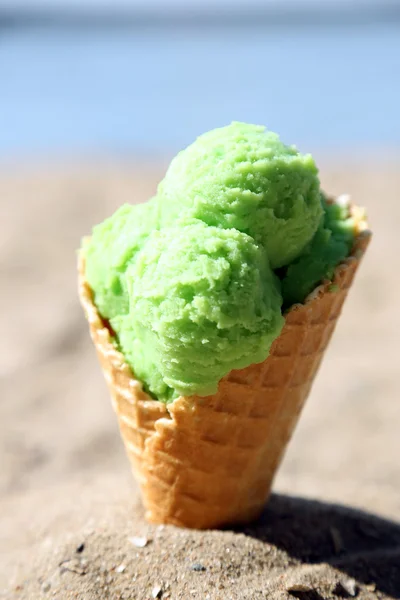 Ice cream in sand on beach — Stock Photo, Image