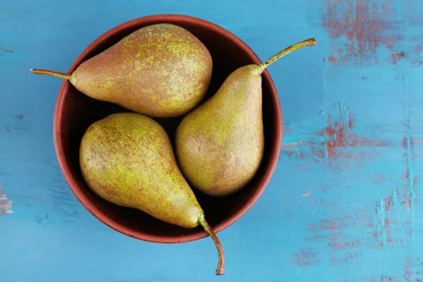 Ripe pears in bowl — Stock Photo, Image