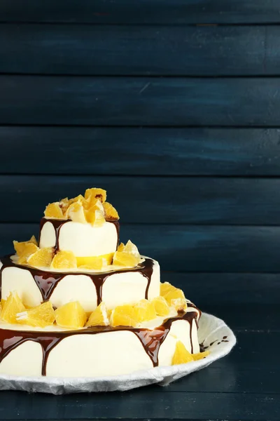 Wedding cake with oranges and chocolate — Stock Photo, Image