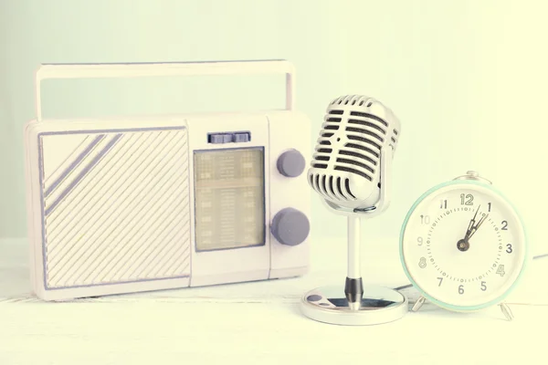 Micrófono, despertador y radio —  Fotos de Stock