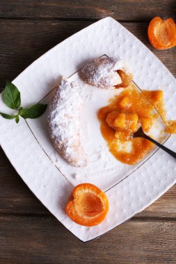 Lezzetli kayısı reçeli