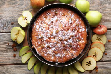 Ev yapımı elmalı turta.
