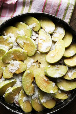 Ev yapımı elmalı turta.