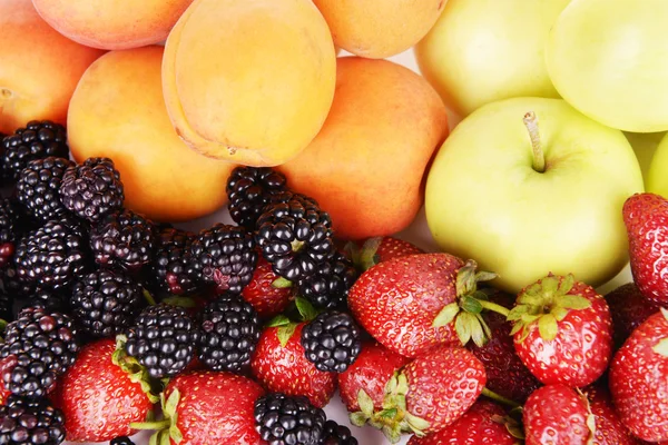 Ripe fruits and berries close up — Stock Photo, Image