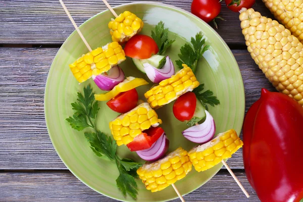 Sliced vegetables on wooden picks on plate on table close-up — Stock Photo, Image