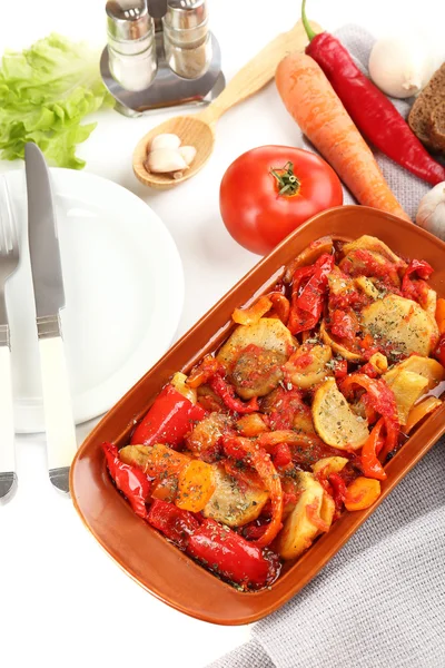 Ragoût de légumes sur la table, gros plan — Photo