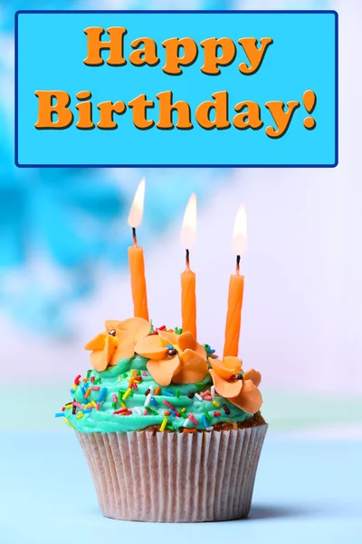 Urodziny pyszne ciastko — Zdjęcie stockowe