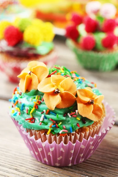 Deliciosos cupcakes de cumpleaños — Foto de Stock