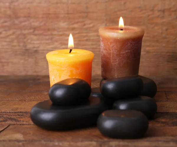 Wellness kameny se svíčkami — Stock fotografie